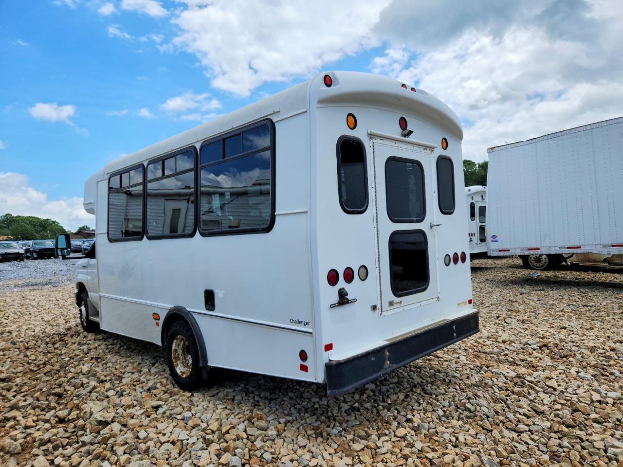 2017 FORD ECONOLINE E450 SUPER DUTY CUTAWAY VAN — Фото 3 из 10