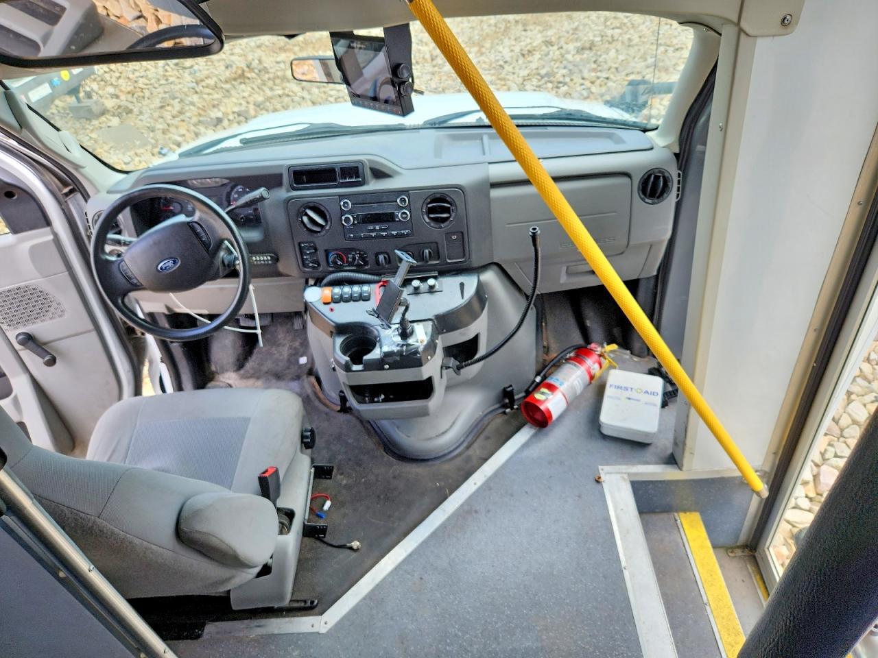 2017 FORD ECONOLINE E450 SUPER DUTY CUTAWAY VAN — Фото 5 из 10