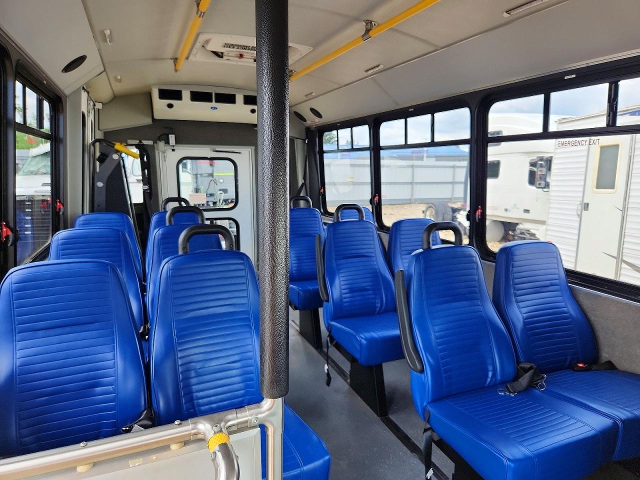 2017 FORD ECONOLINE E450 SUPER DUTY CUTAWAY VAN — Фото 6 из 10
