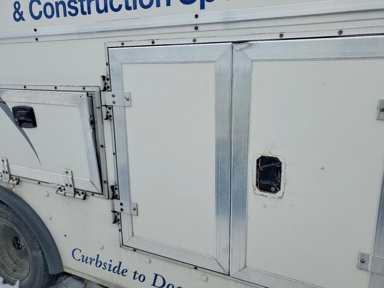 2019 FORD E-450 BUCKET UTILITY VAN - R & D - PRI FLEET — Фото 10 из 12