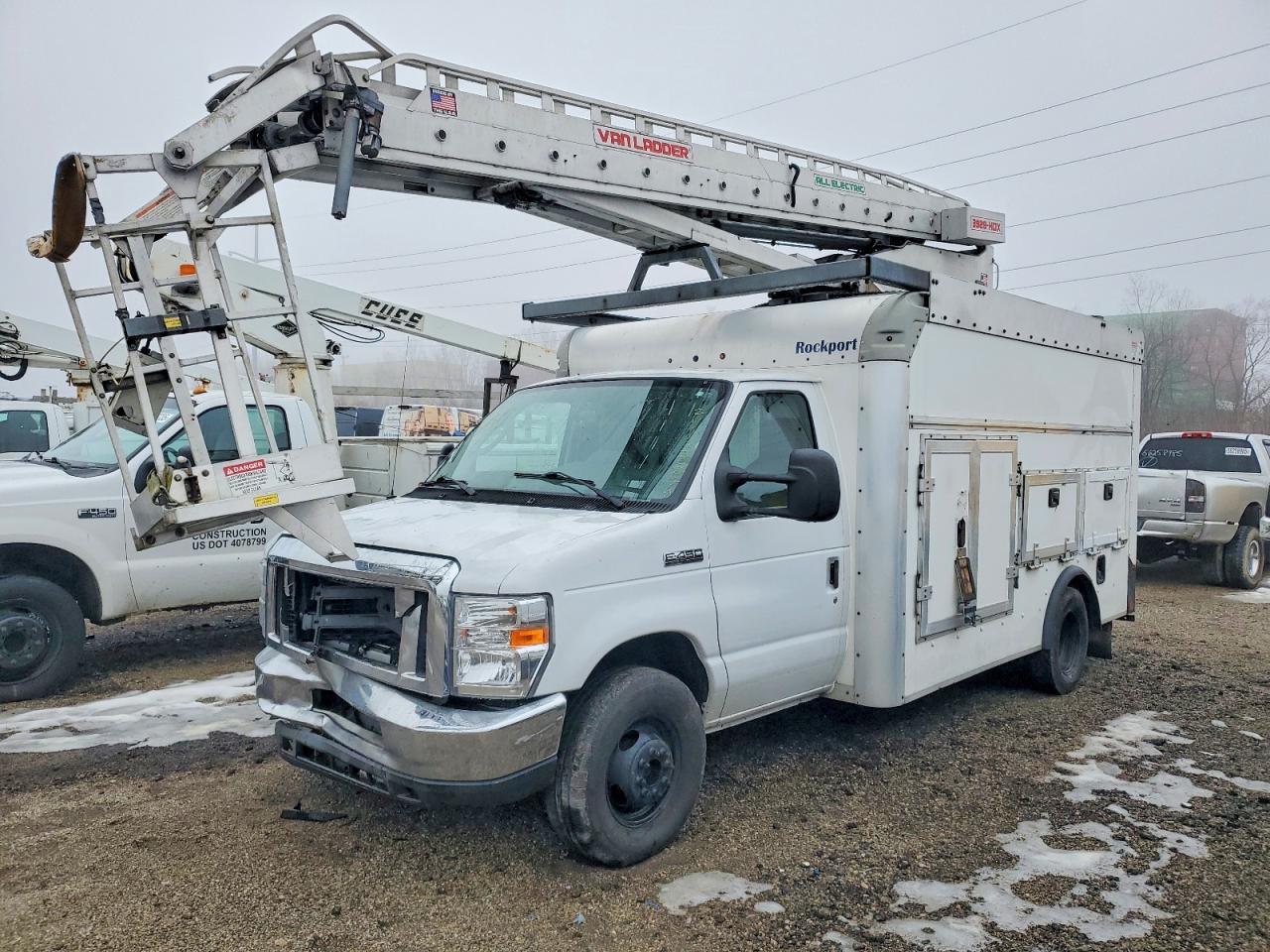 2019 FORD E-450 BUCKET UTILITY VAN - R & D - PRI FLEET — Фото 2 из 12