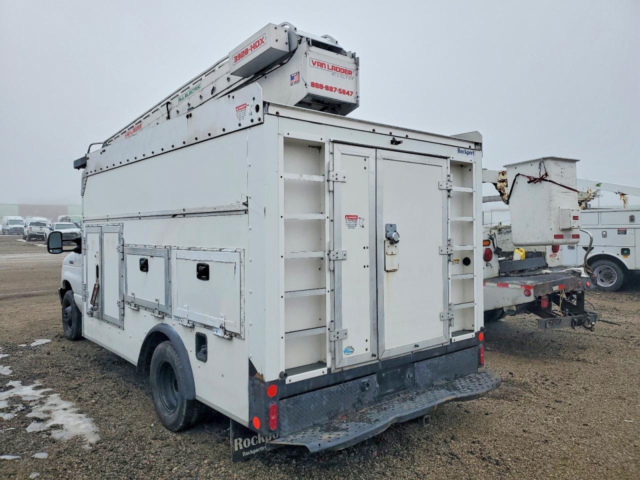 2019 FORD E-450 BUCKET UTILITY VAN - R & D - PRI FLEET — Фото 3 из 12