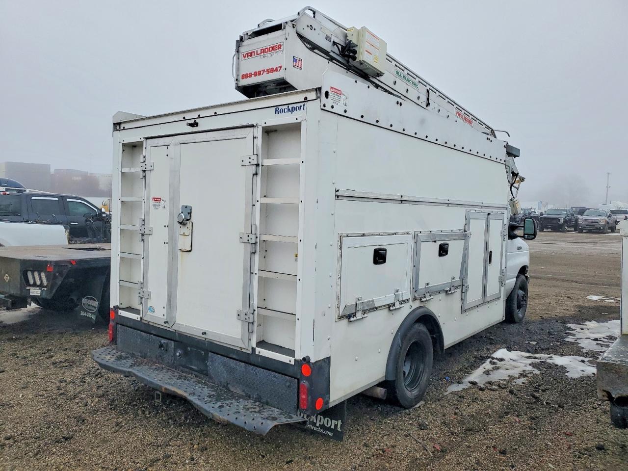 2019 FORD E-450 BUCKET UTILITY VAN - R & D - PRI FLEET — Фото 4 из 12
