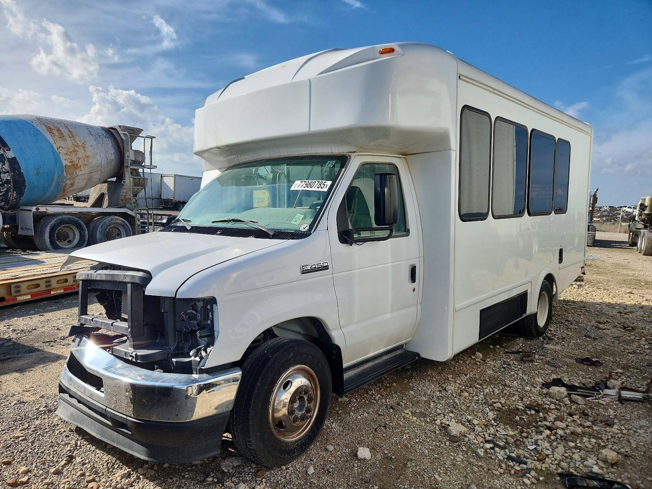 2024 FORD ECONOLINE E-450 — Фото 2 из 10