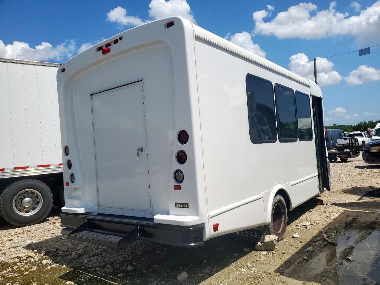 2024 FORD ECONOLINE E-450 — Фото 4 из 10