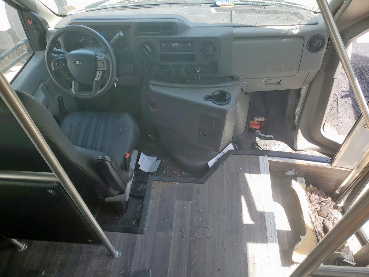 2024 FORD ECONOLINE E-450 — Фото 5 из 10