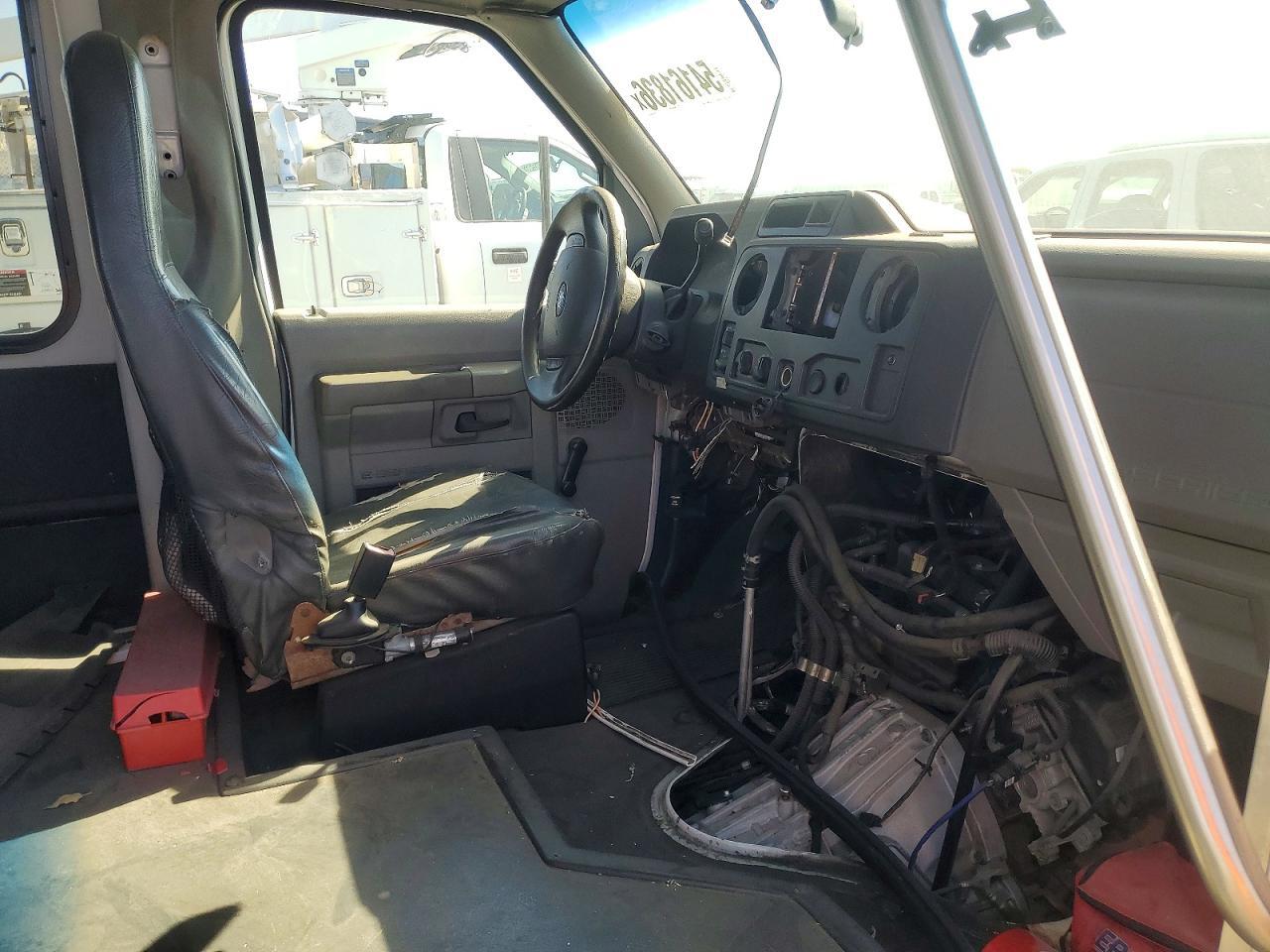 2013 FORD ECONOLINE E350 SUPER DUTY CUTAWAY VAN — Фото 5 из 10