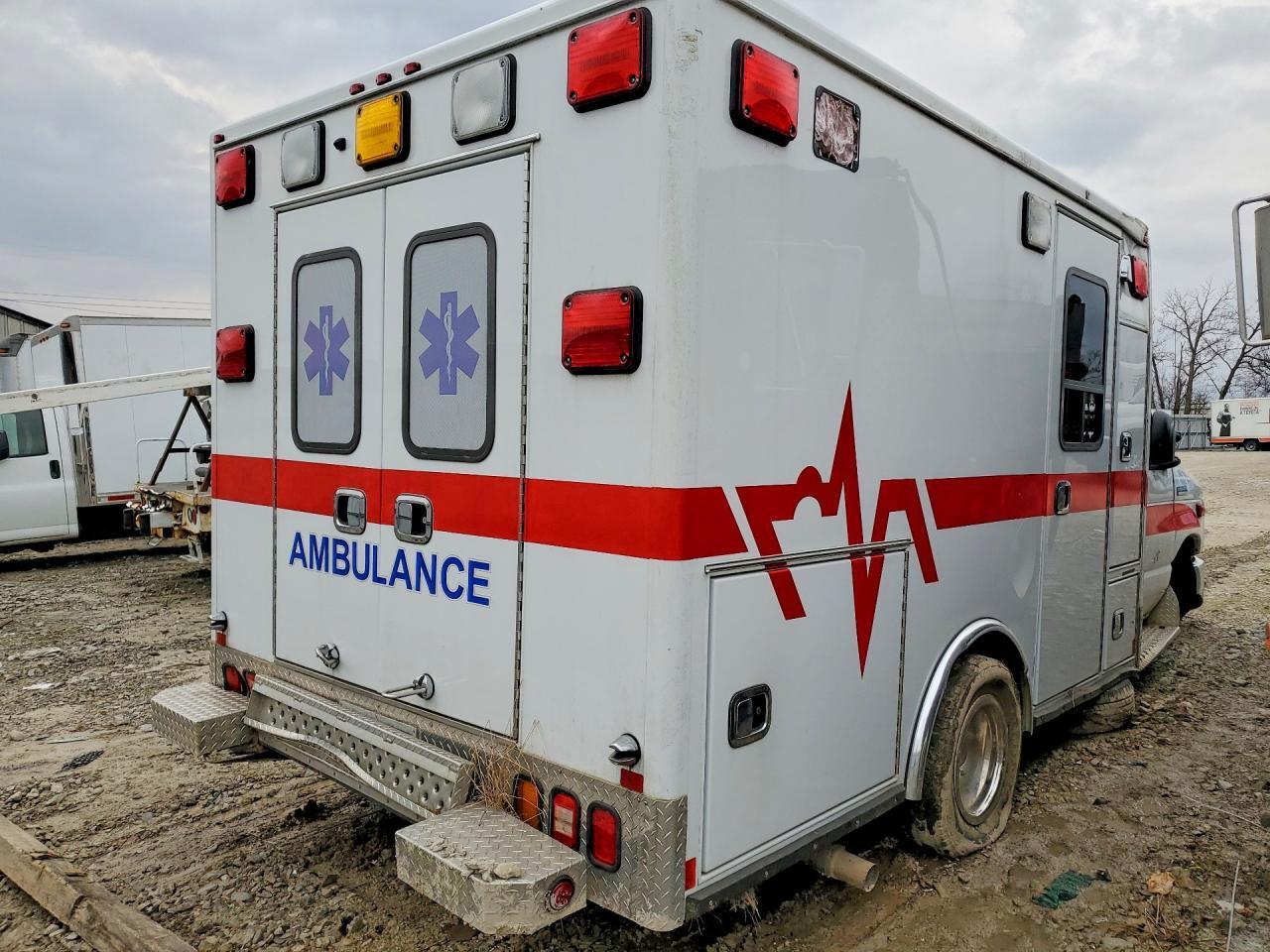 2021 FORD ECONOLINE E350 SD AMBULANCE — Фото 3 из 12