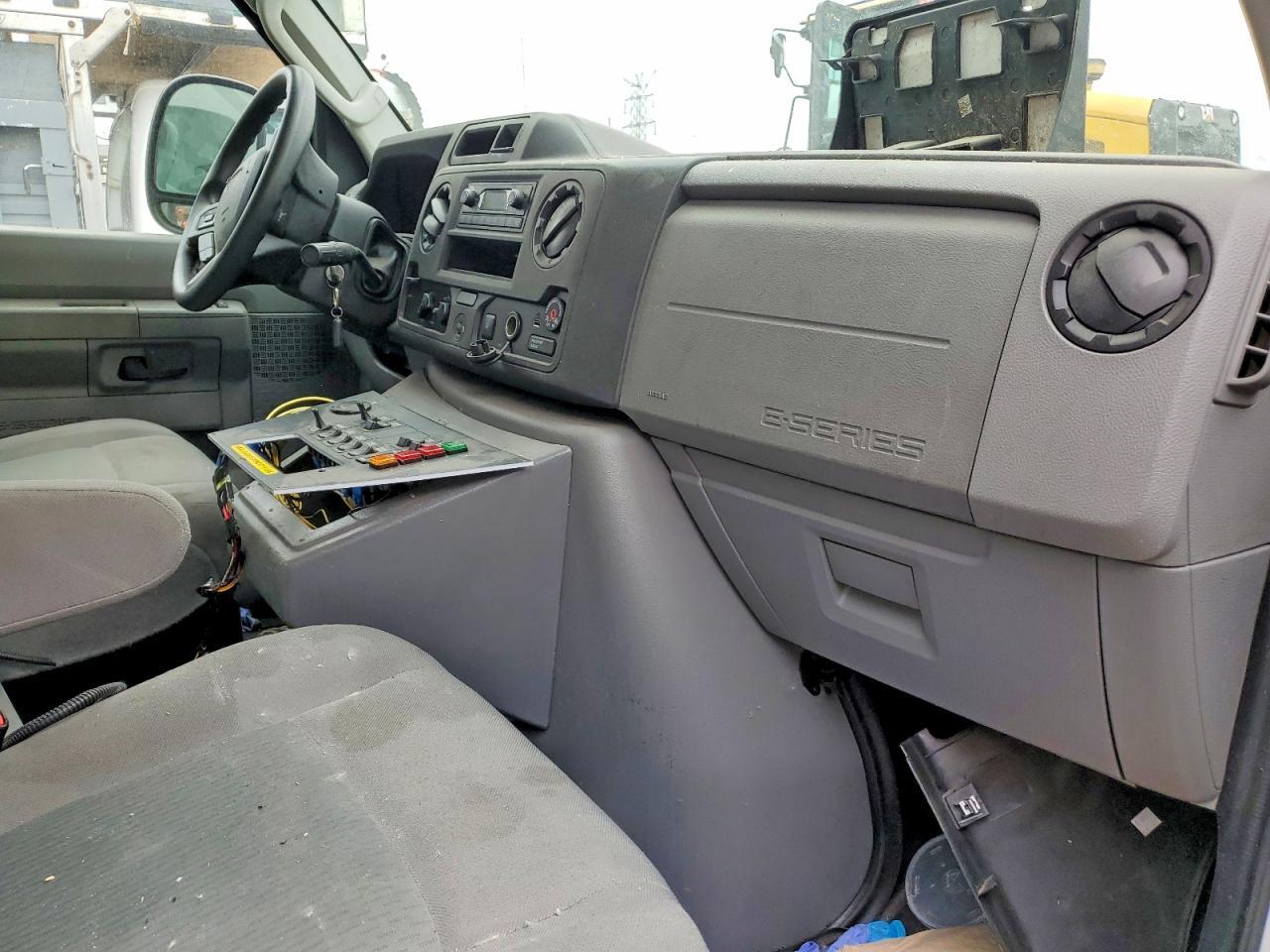 2021 FORD ECONOLINE E350 SD AMBULANCE — Фото 8 из 12