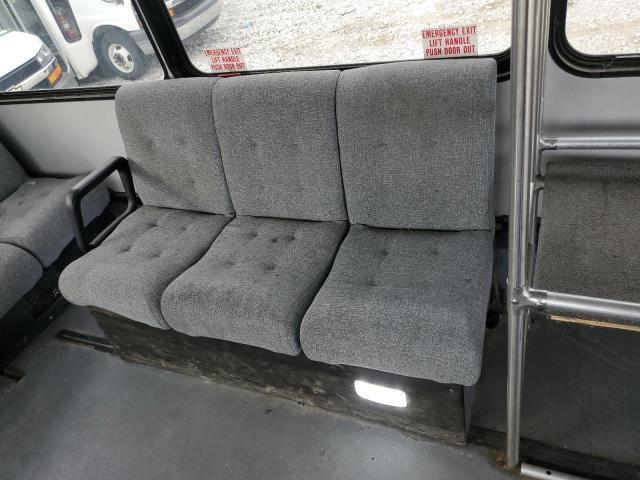 2016 FORD ECONOLINE E450 SUPER DUTY CUTAWAY VAN — Фото 11 из 13