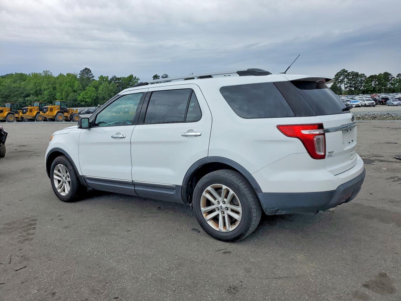 2015 FORD EXPLORER XLT — Фото 2 из 13