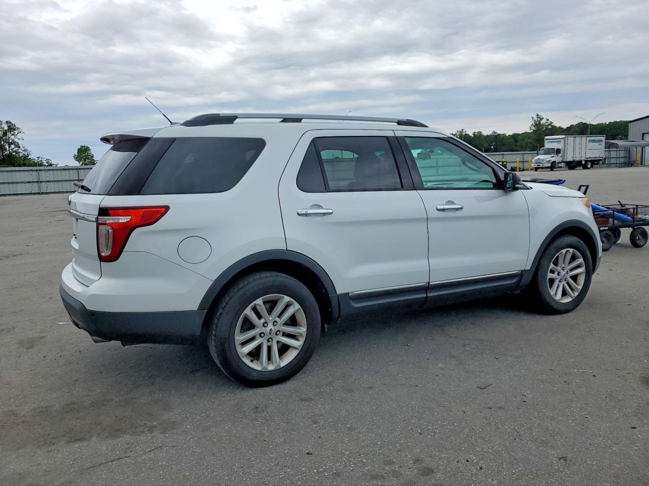2015 FORD EXPLORER XLT — Фото 3 из 13