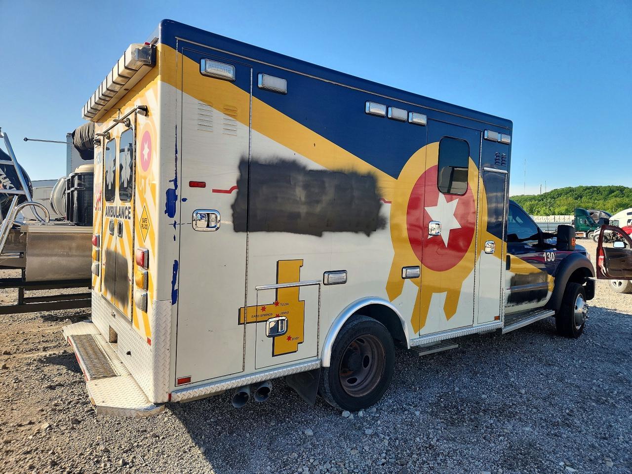 2016 FORD F450 SD AMBULANCE — Фото 3 из 12