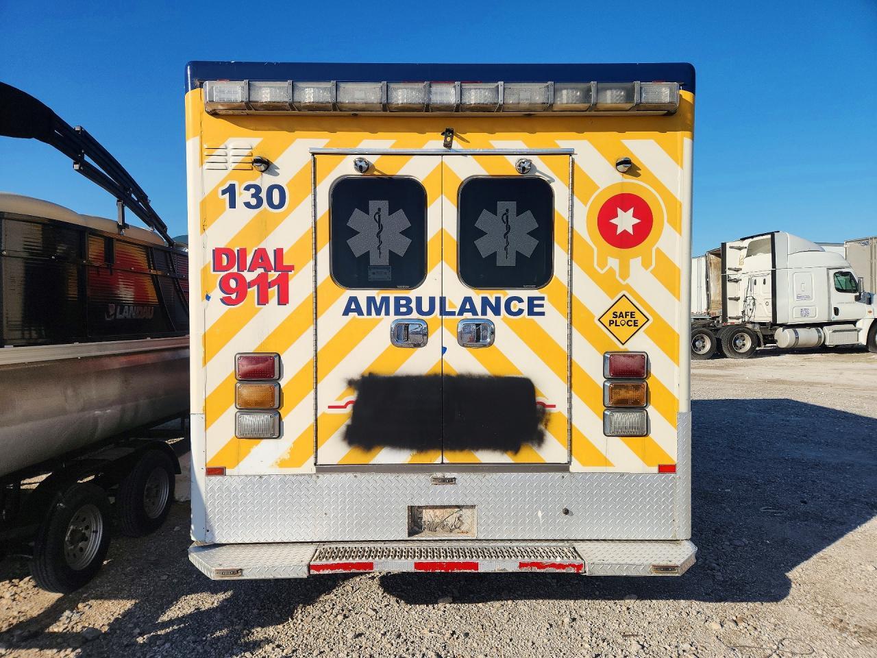 2016 FORD F450 SD AMBULANCE — Фото 6 из 12