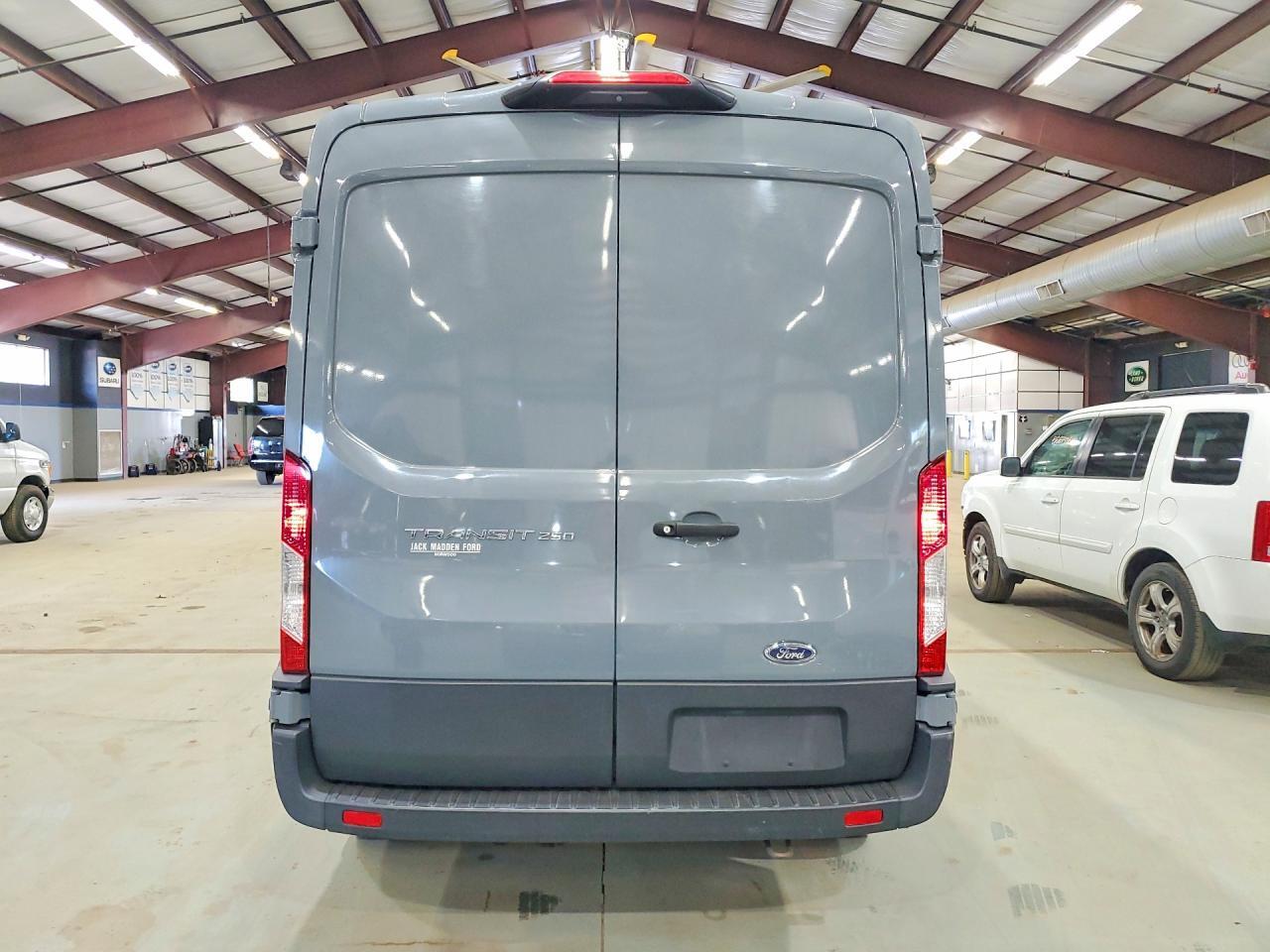 2021 FORD TRANSIT 250 DELIVERY VAN — Фото 6 из 13