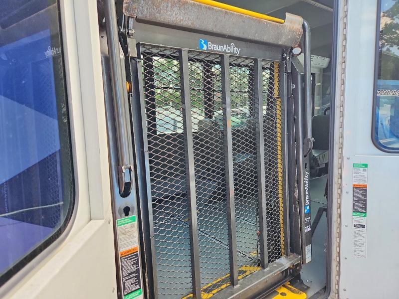 2017 FORD TRANSIT SHUTTLE BUS — Фото 10 из 12
