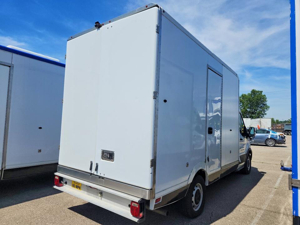 2020 FORD TRANSIT DELIVERY TRUCK — Фото 3 из 12