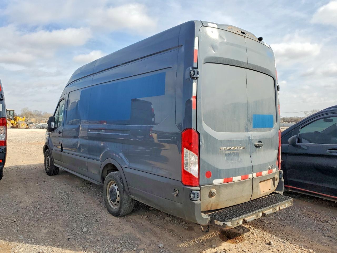 2021 FORD TRANSIT T-250 CARGO - R & D - PRI FLEET — Фото 2 из 13