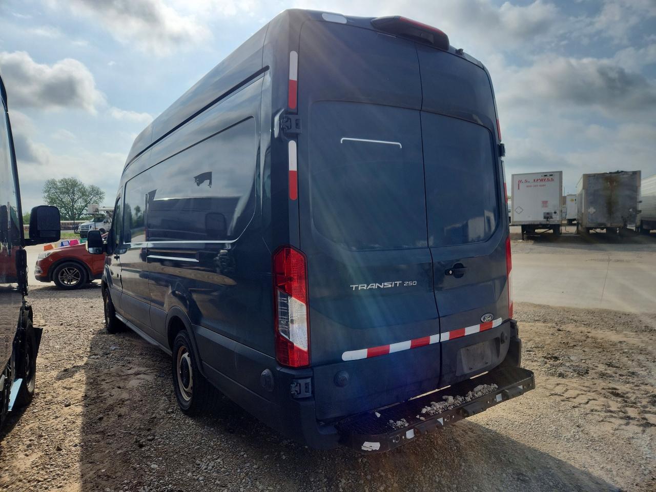 2020 FORD TRANSIT T-250 — Фото 2 из 12
