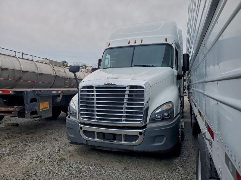 2018 FREIGHTLINER CASCADIA 125 SEMI TRUCK — Фото 2 из 10