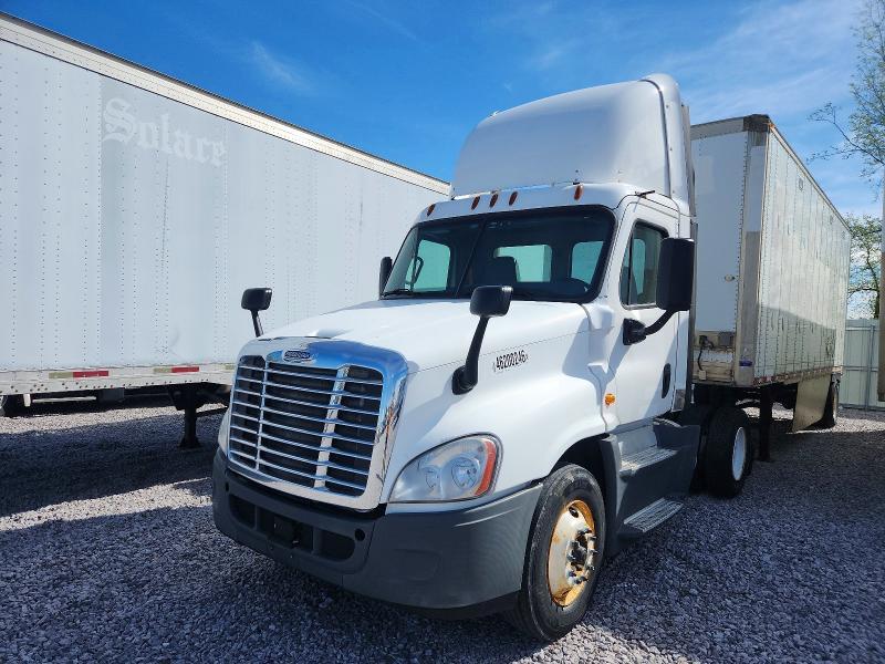 2016 FREIGHTLINER CASCADIA 125 SEMI TRUCK — Фото 2 из 10