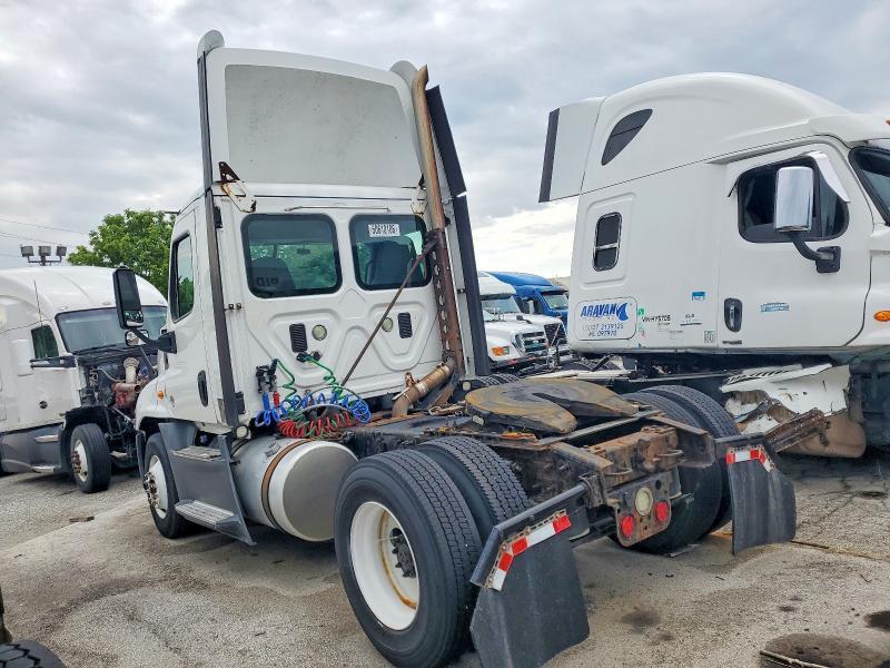 2016 FREIGHTLINER CASCADIA 125 SEMI TRUCK — Фото 3 из 10