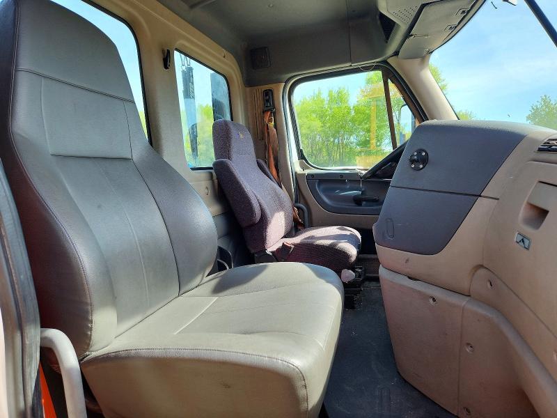 2016 FREIGHTLINER CASCADIA 125 SEMI TRUCK — Фото 6 из 10