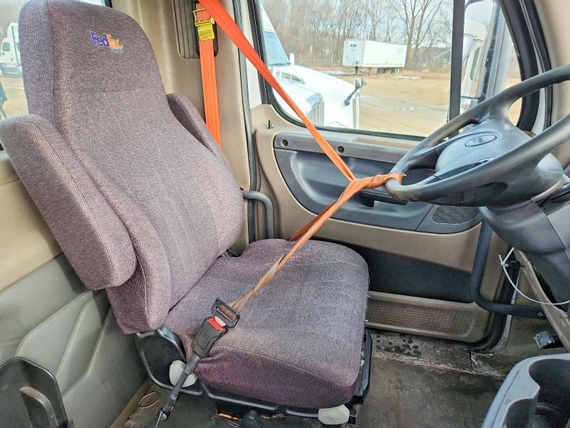 2016 FREIGHTLINER CASCADIA 125 SEMI TRUCK — Фото 9 из 10