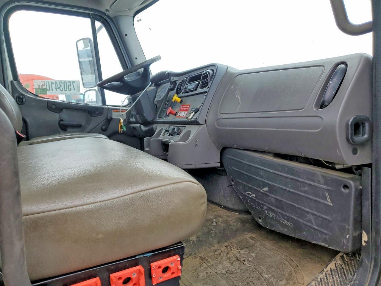 2015 FREIGHTLINER BUSINESS CLASS M2 BUCKET TRUCK — Фото 5 из 10