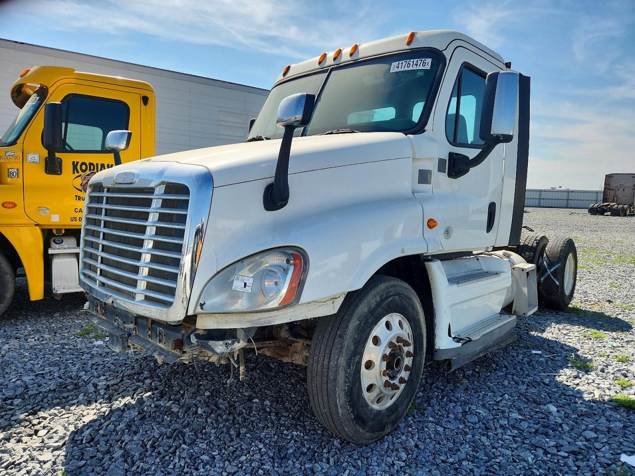 2015 FREIGHTLINER CASCADIA SEMI TRUCK — Фото 2 из 10