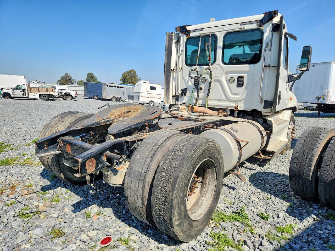 2015 FREIGHTLINER CASCADIA SEMI TRUCK — Фото 4 из 10