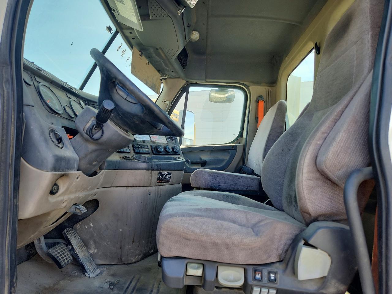 2015 FREIGHTLINER CASCADIA SEMI TRUCK — Фото 5 из 10