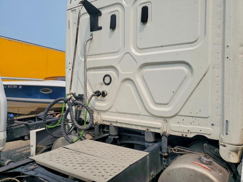2019 FREIGHTLINER CASCADIA 126 SEMI TRUCK — Фото 14 из 14