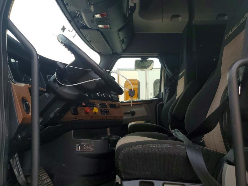 2019 FREIGHTLINER CASCADIA 126 SEMI TRUCK — Фото 7 из 14