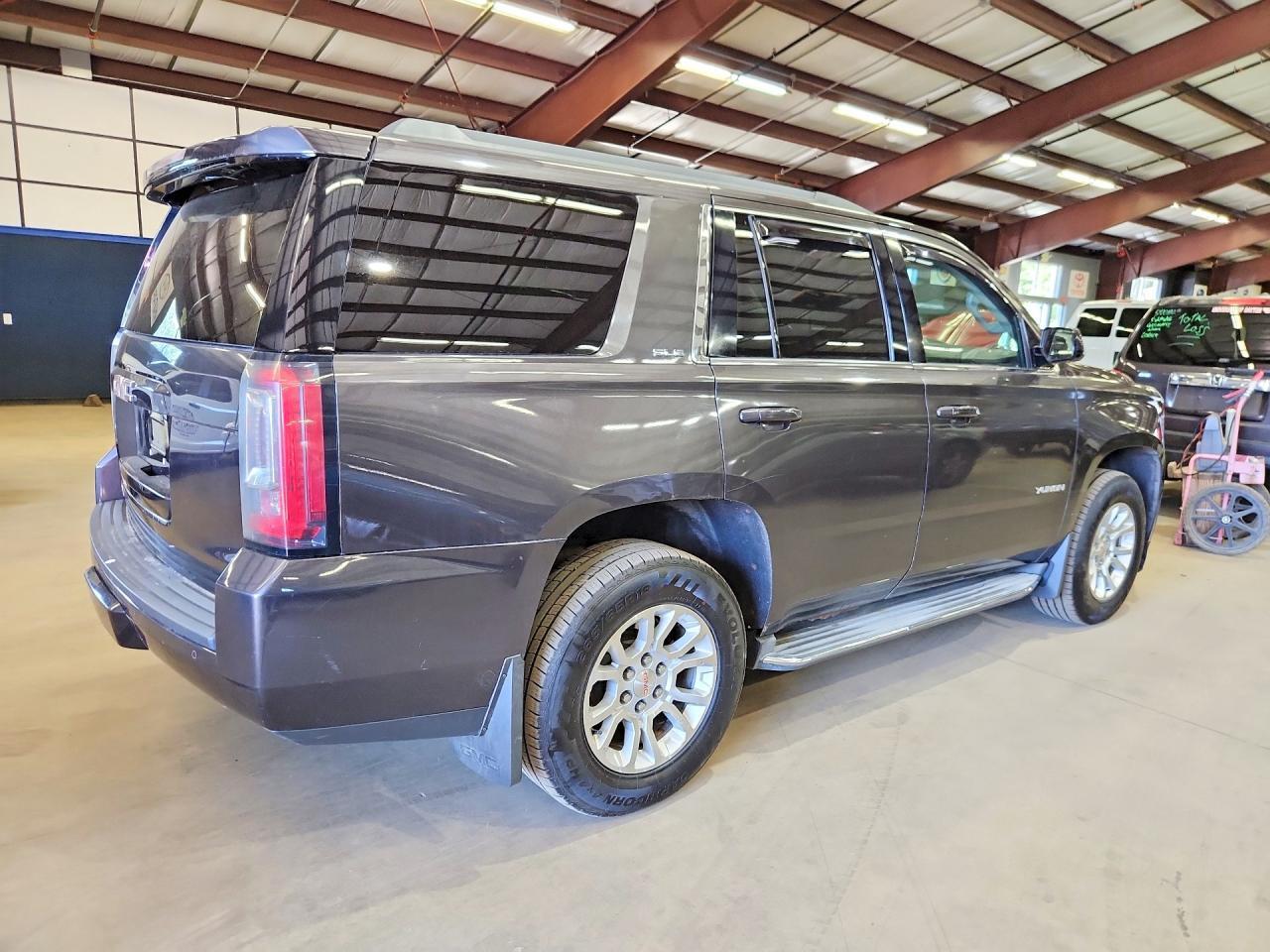 2015 GMC YUKON SLE — Фото 3 из 13
