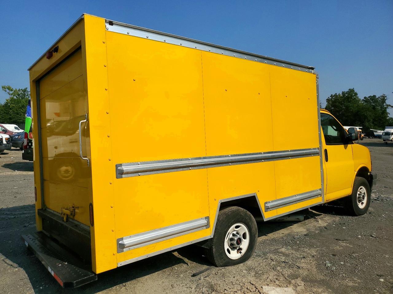 2022 GMC SAVANA CUTAWAY G3500 — Фото 3 из 12