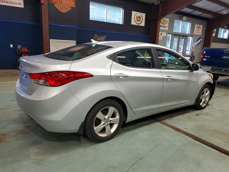 2013 HYUNDAI ELANTRA — Фото 3 из 12