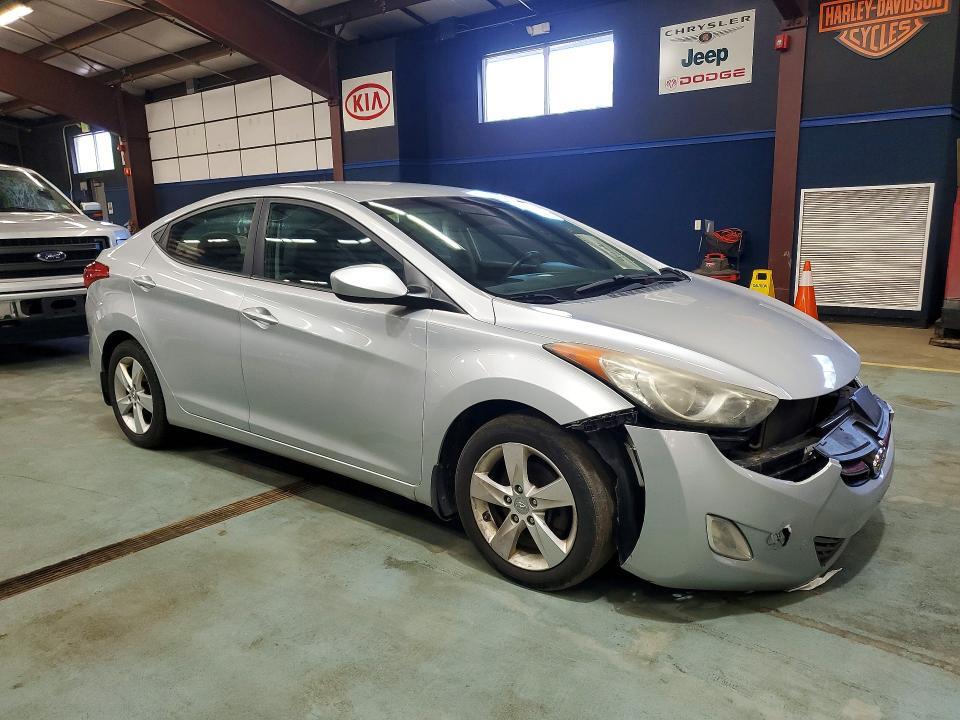 2013 HYUNDAI ELANTRA — Фото 4 из 12