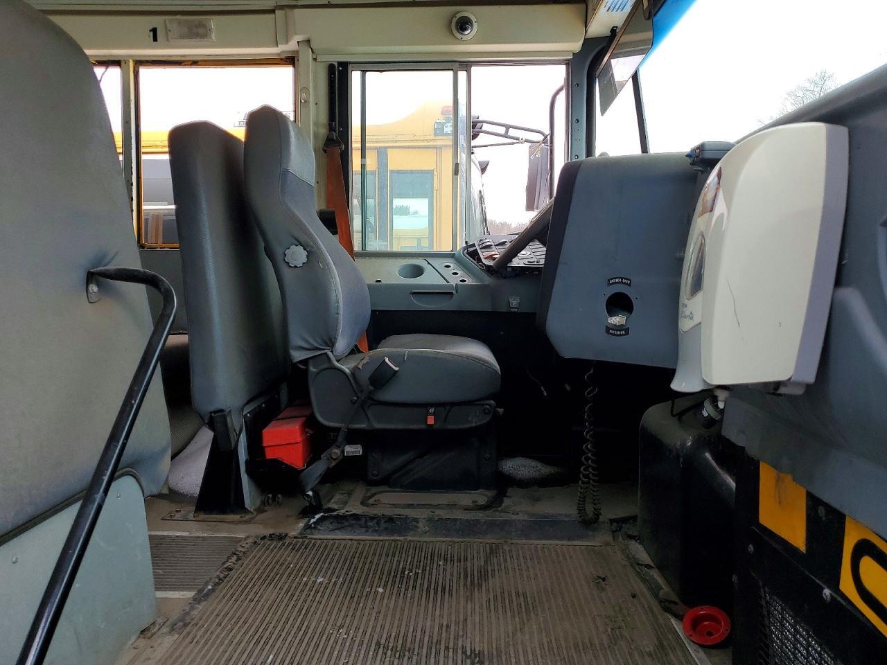 2014 IC CORPORATION CE SERIES SCHOOL - SCHOOL BUS — Фото 5 из 10