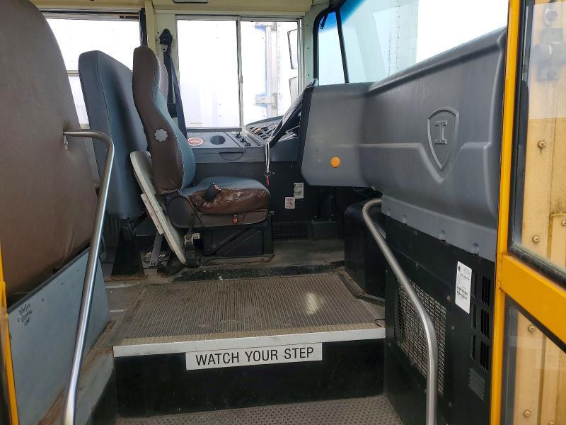 2010 IC CORPORATION CE SERIES SCHOL - SCHOOL BUS — Фото 5 из 10