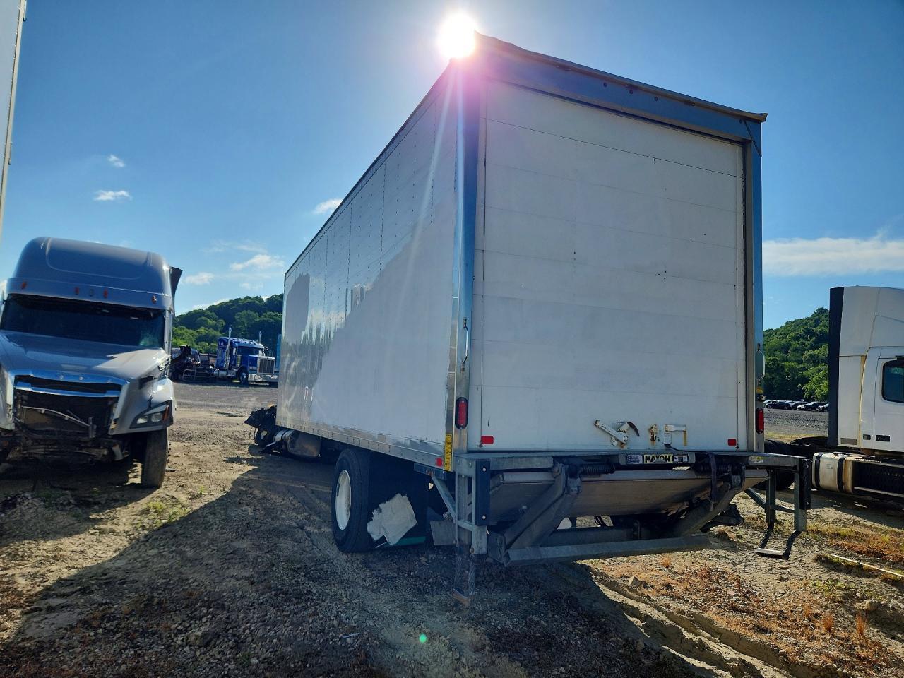 2024 INTERNATIONAL MV607 BOX TRUCK — Фото 2 из 13