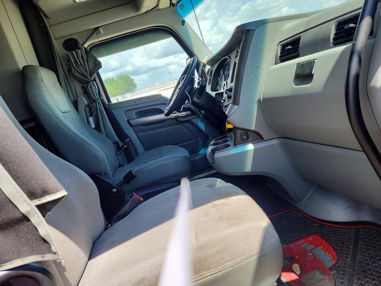 2019 KENWORTH T680 SEMI TRUCK — Фото 5 из 10