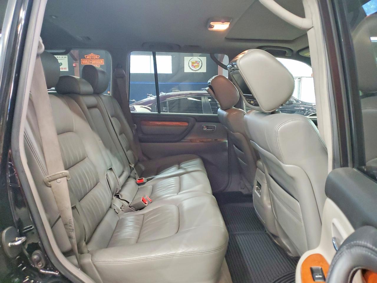 JTJHT00W764015009 2006 LEXUS LX photo no. 11