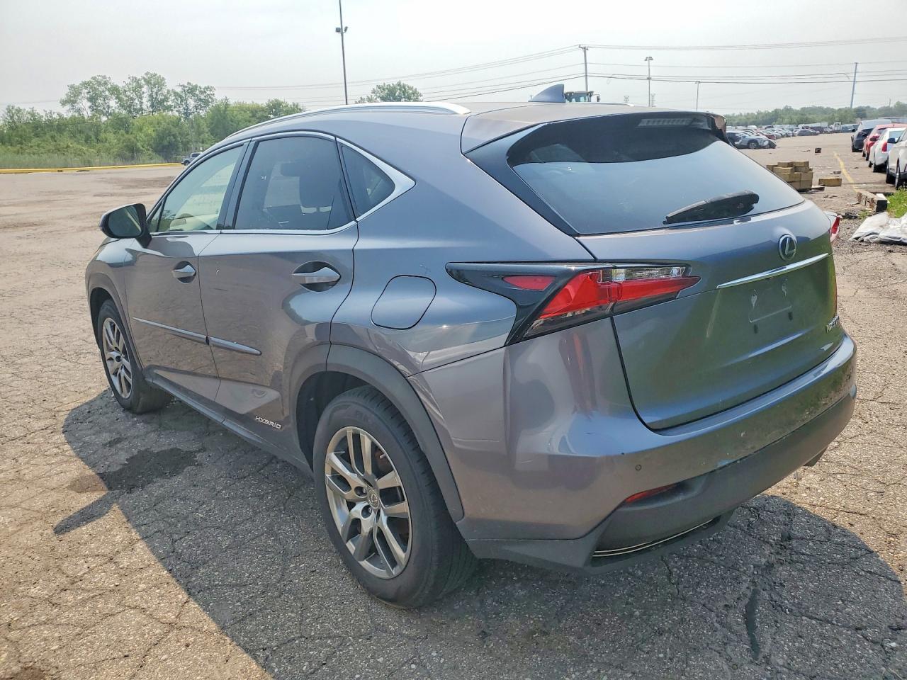 2015 LEXUS NX 300H — Фото 2 из 12