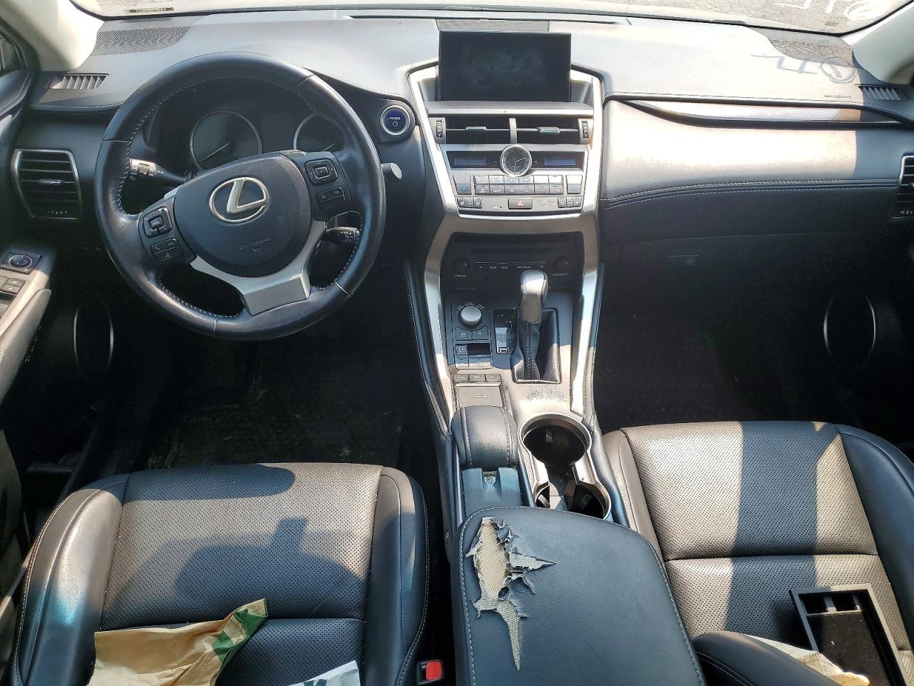 2015 LEXUS NX 300H — Фото 8 из 12