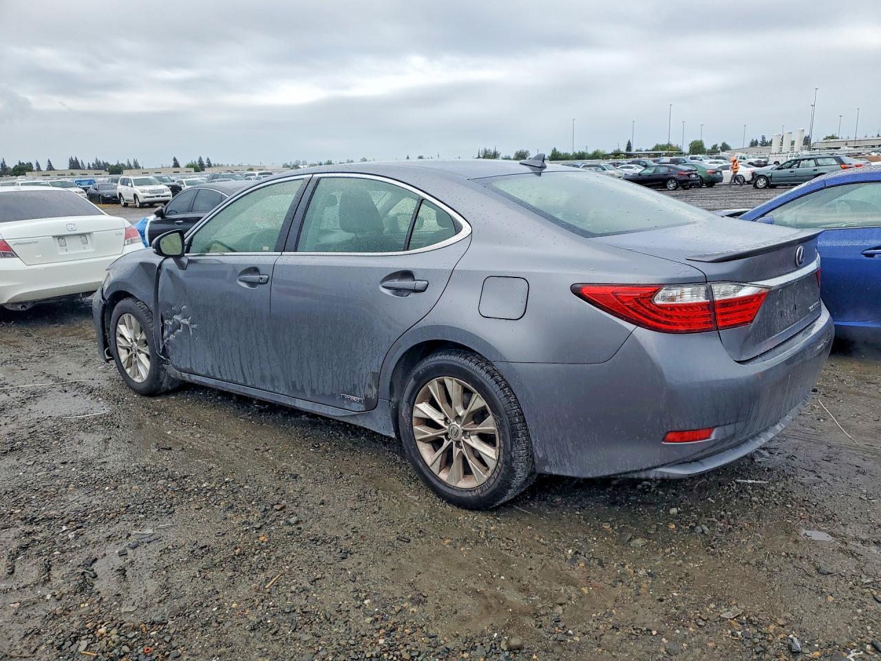 JTHBW1GG8D2038259 2013 LEXUS ES photo no. 2