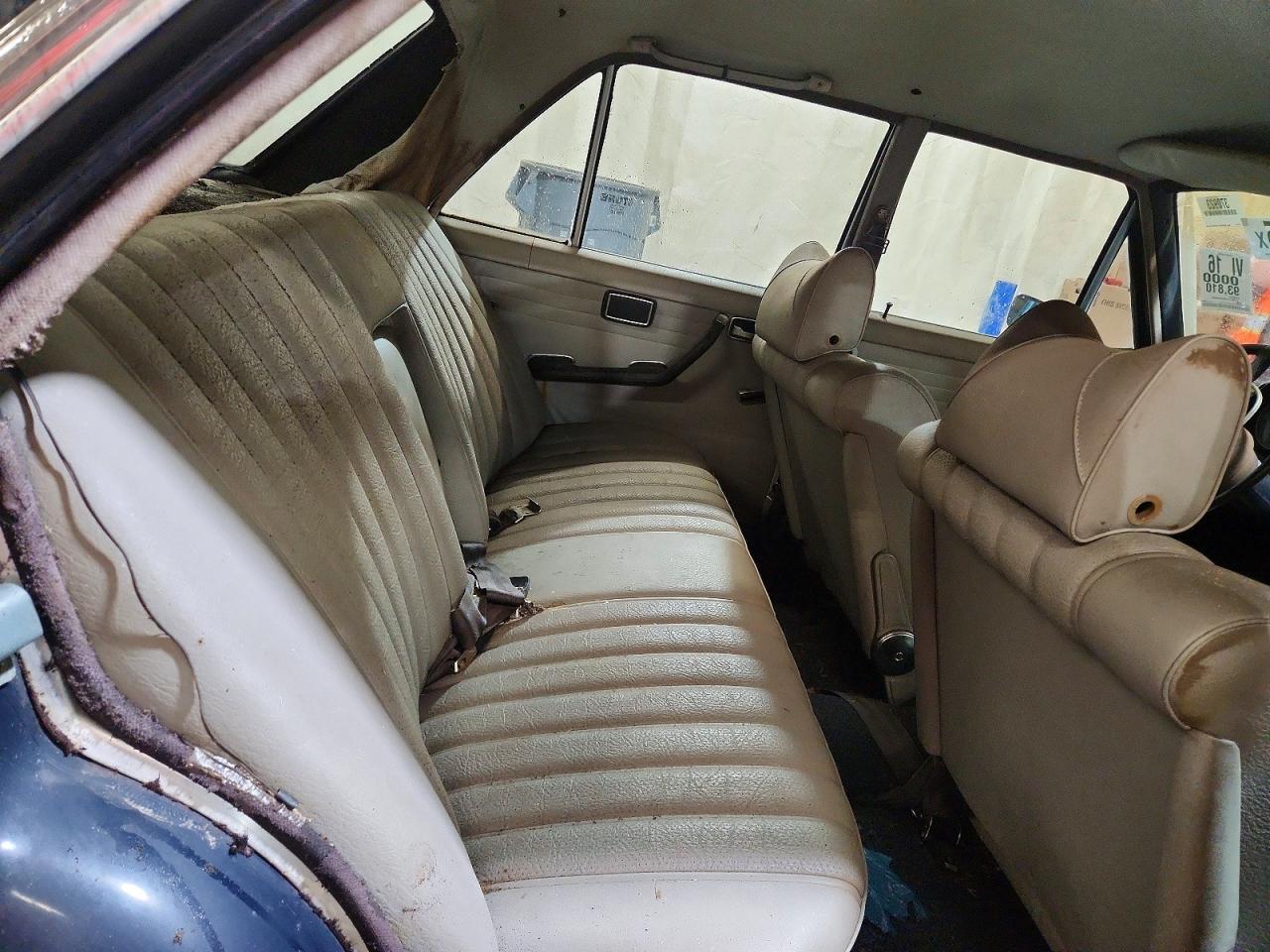 1971 MERCEDES-BENZ 230 — Фото 10 из 12