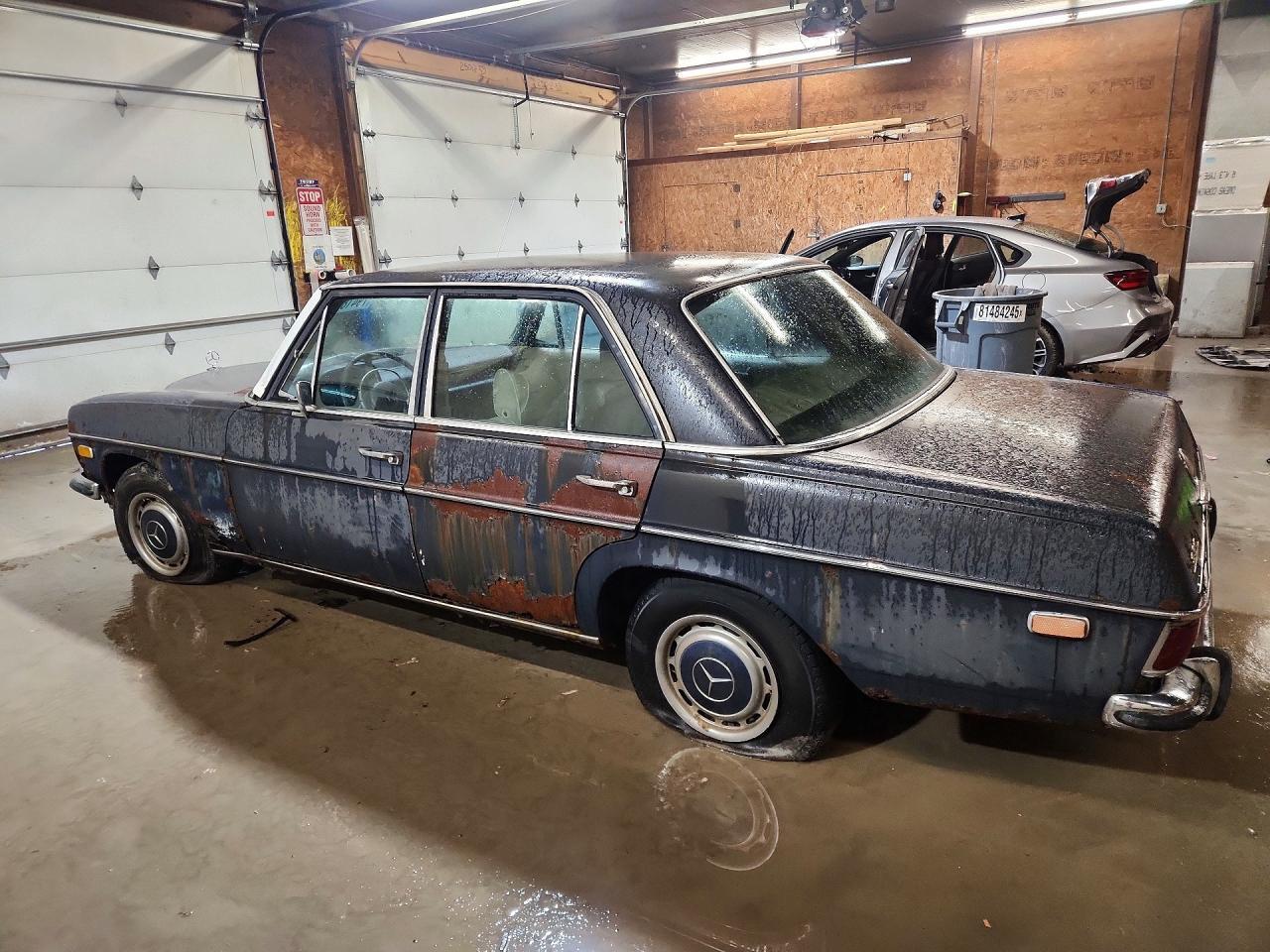 1971 MERCEDES-BENZ 230 — Фото 2 из 12