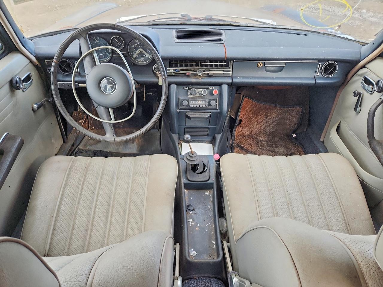 1971 MERCEDES-BENZ 230 — Фото 8 из 12