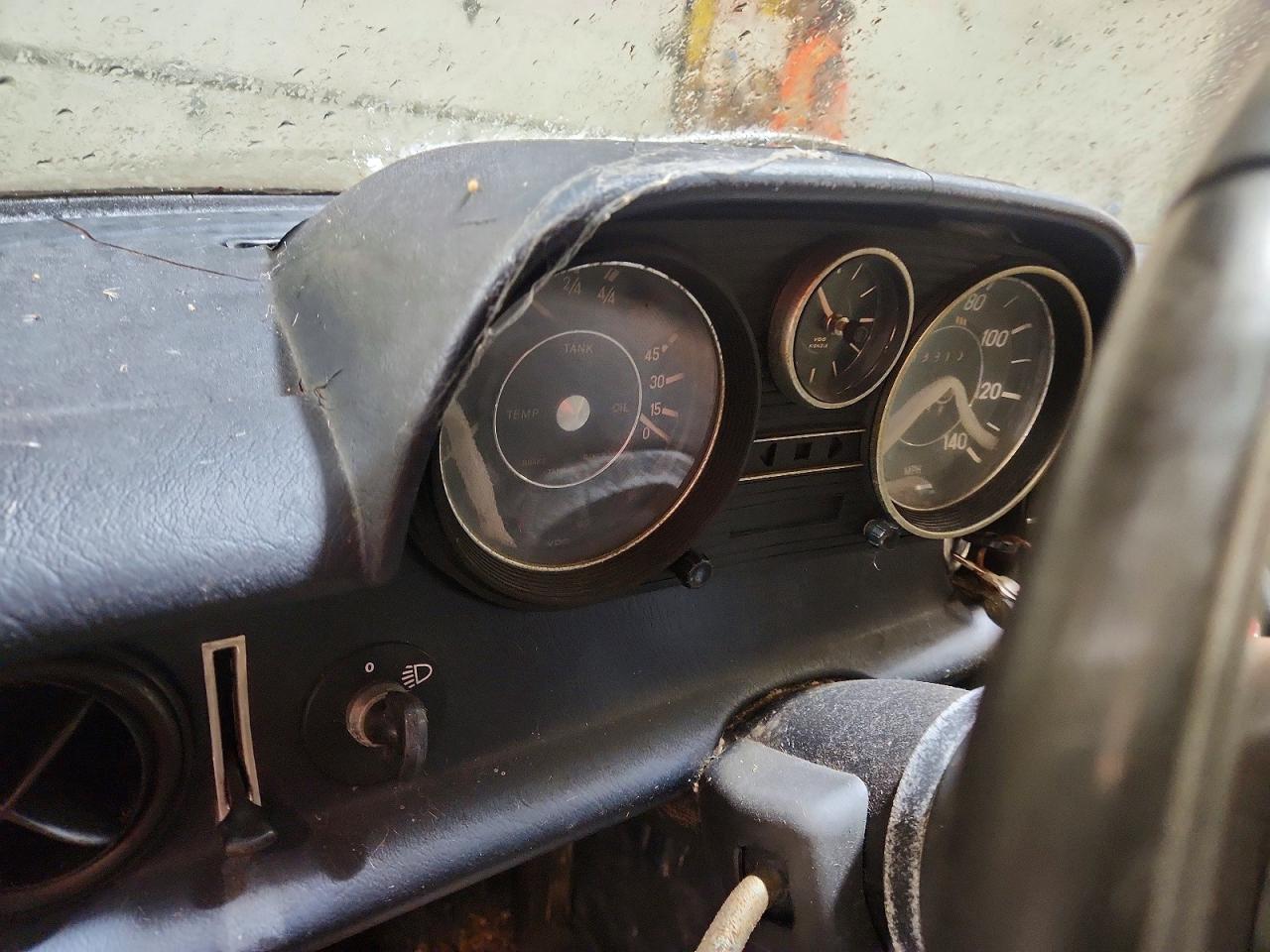 1971 MERCEDES-BENZ 230 — Фото 9 из 12